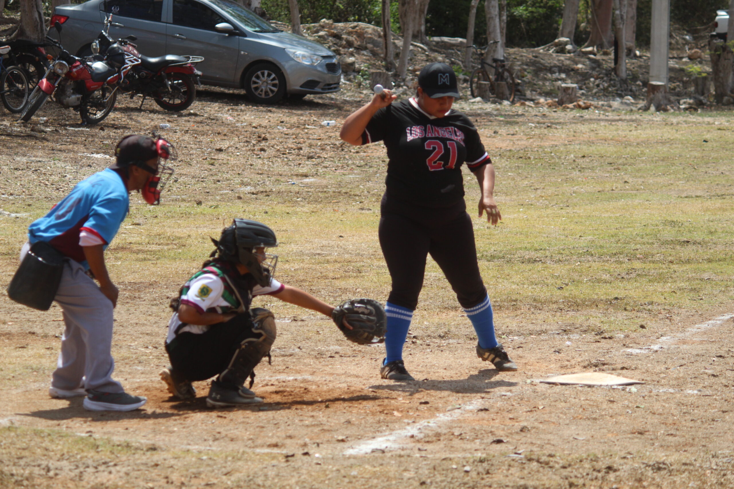 Mayas de Yotholín caen ante Leonas de Chumayel en el primer juego de playoffs de la Liga Munense de Sóftbol Femenil